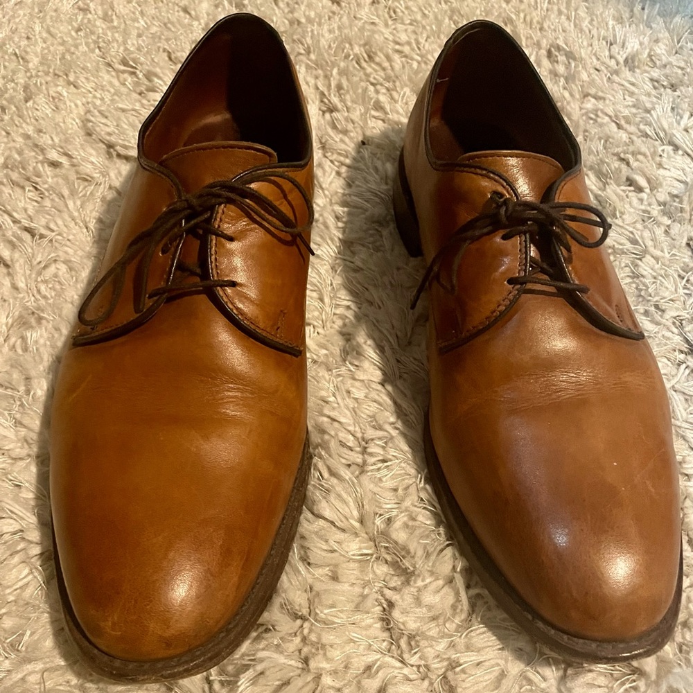 Allen Edmond brown leather dress shoes. Size 11